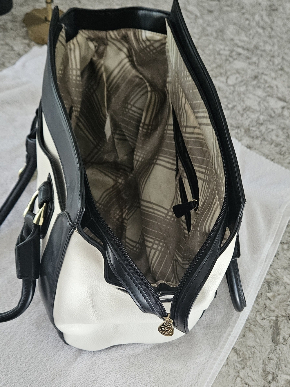 London Fog Black & White Structured Satchel - Picture 3 of 5